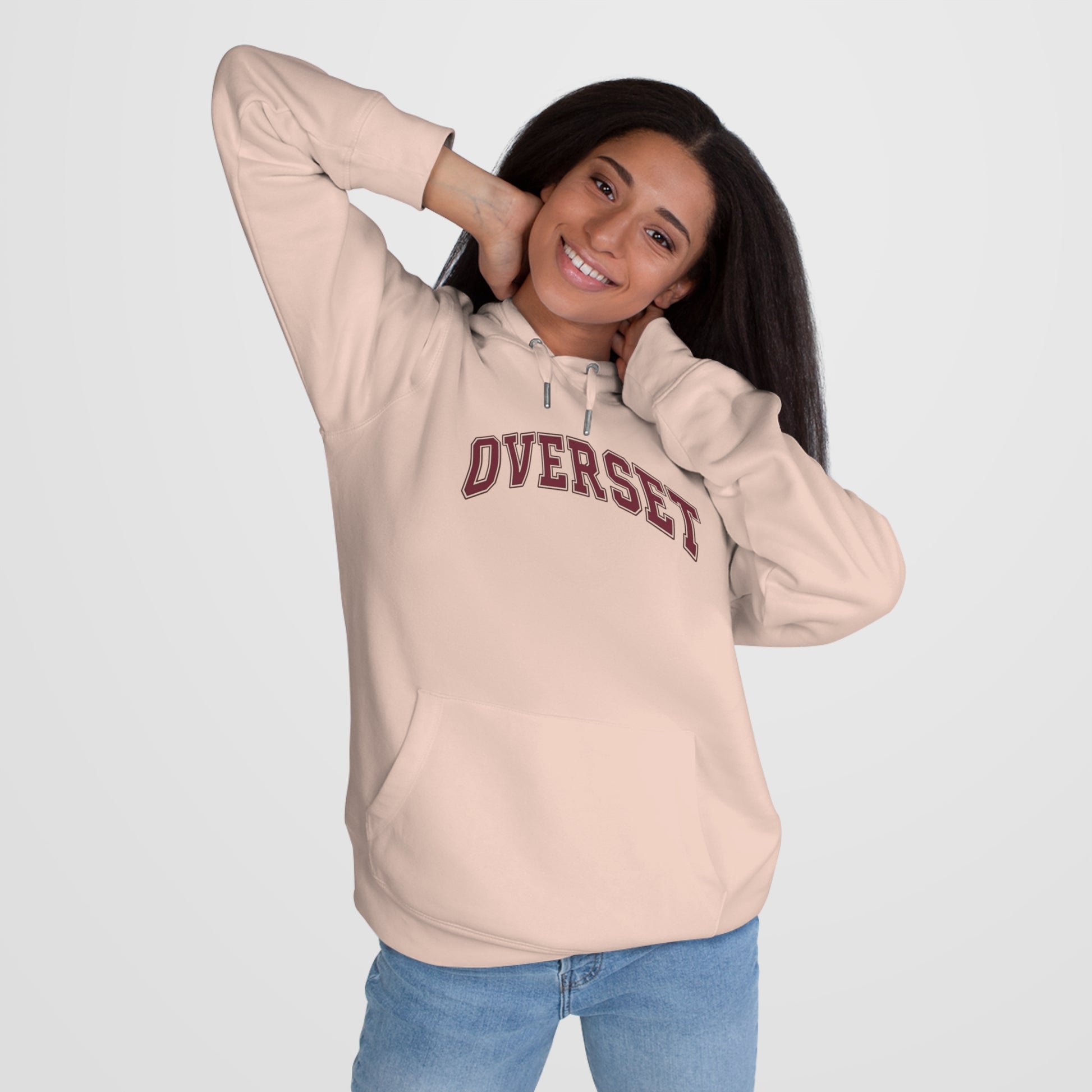Sweat à Capuche Overset – Logo Arqué Vintage Style Universitaire