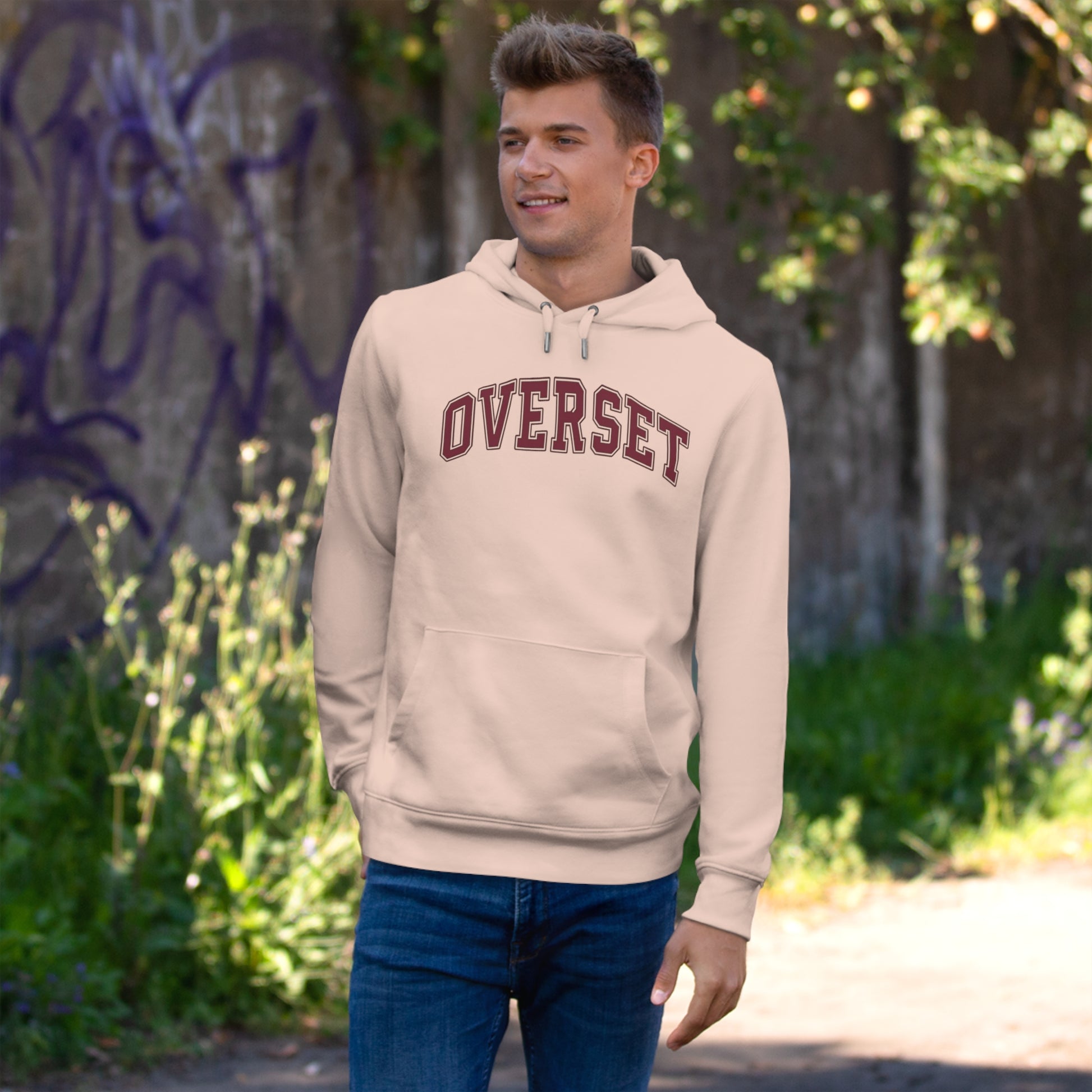 Sweat à Capuche Overset – Logo Arqué Vintage Style Universitaire