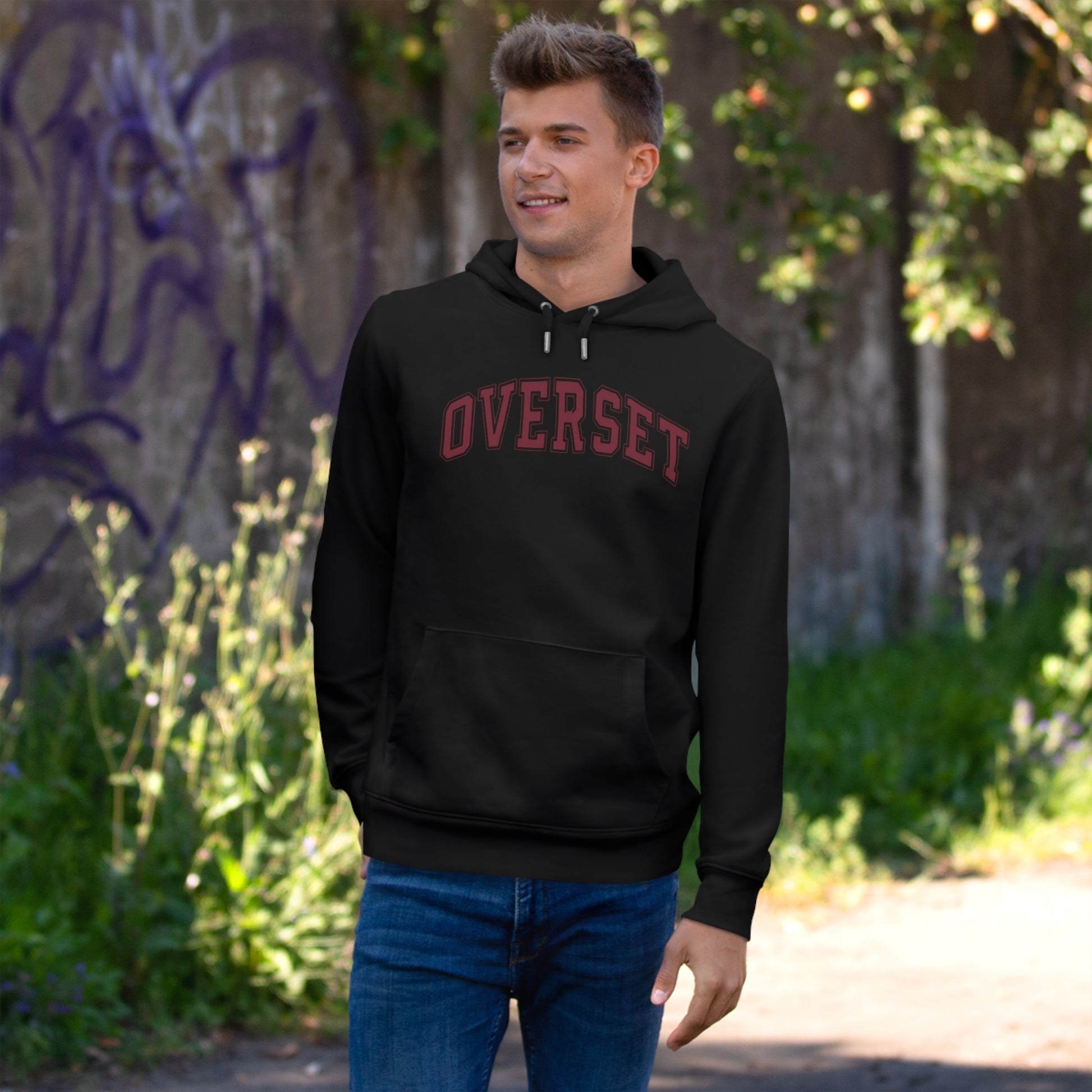 Sweat à Capuche Overset – Logo Arqué Vintage Style Universitaire